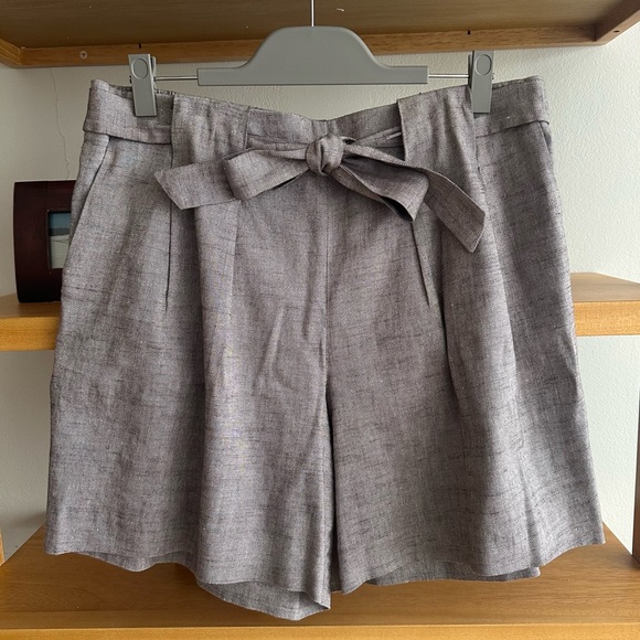 St. John Pants - St. John High Waist Gray Linen Blend Shorts - size L
